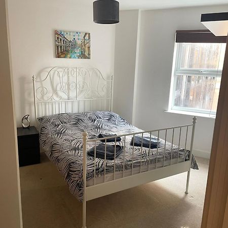Entire Town Centre 2 Bedroom Apartment Very Close To Beach Bournemouth Bagian luar foto