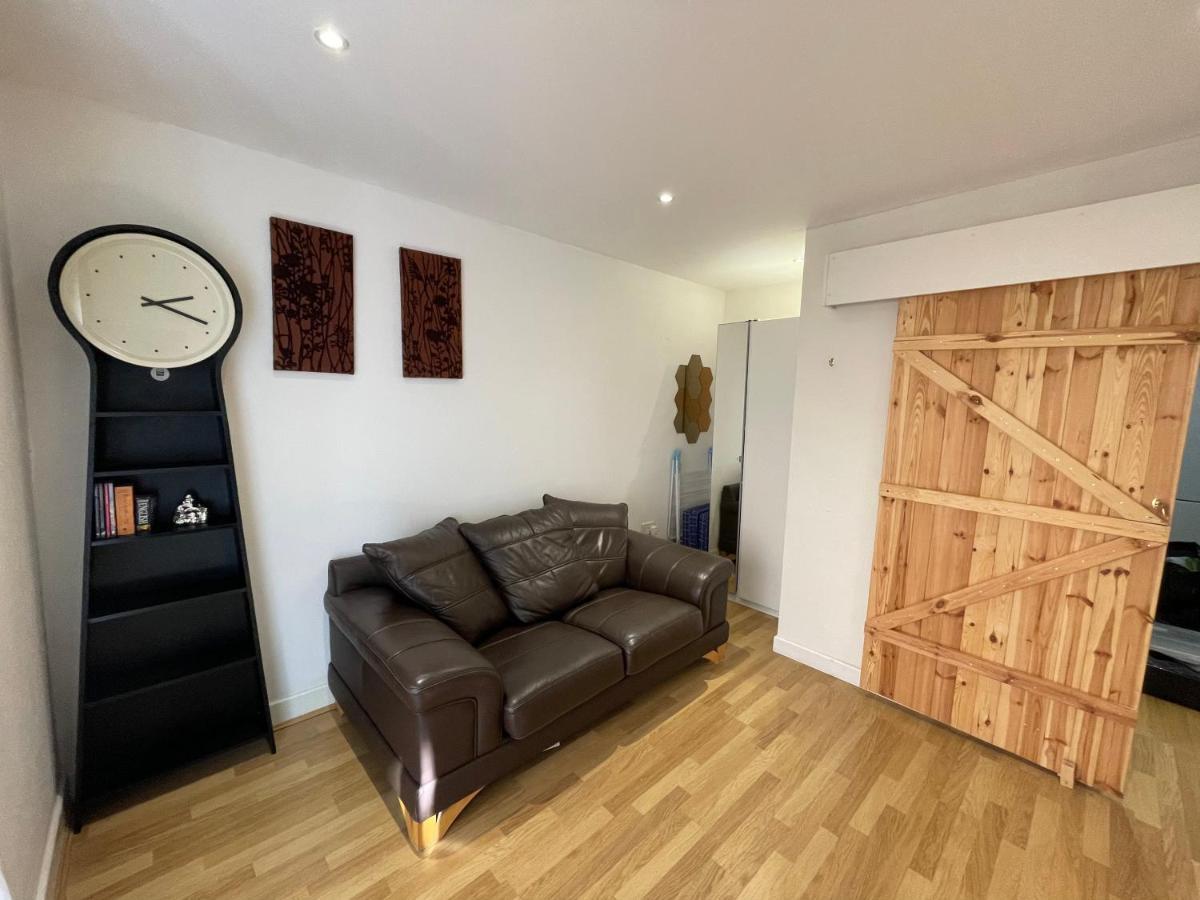 Entire Town Centre 2 Bedroom Apartment Very Close To Beach Bournemouth Bagian luar foto