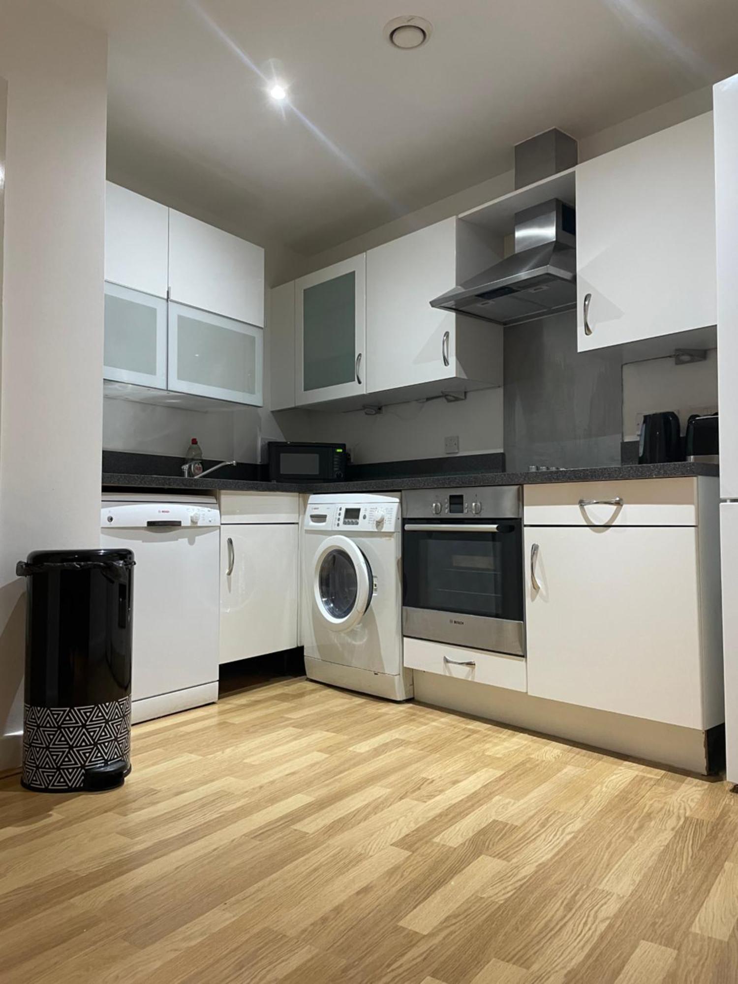 Entire Town Centre 2 Bedroom Apartment Very Close To Beach Bournemouth Bagian luar foto